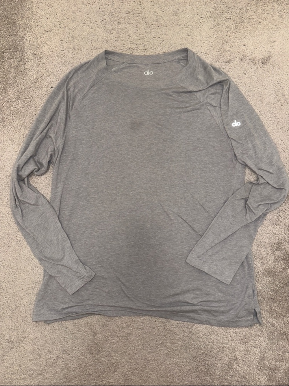 ALO Yoga Men’s Long Sleeve Crew in Heather Gray